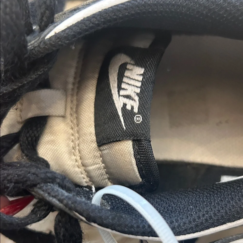 Nike Panda Unisex and White Sneakers 5.5y